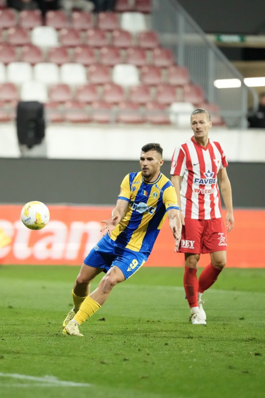 Photo 30.10.2025, 19 36 52_533x800